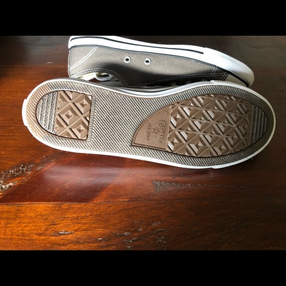 Converse All Stars - Like New - Picture 3 of 6
